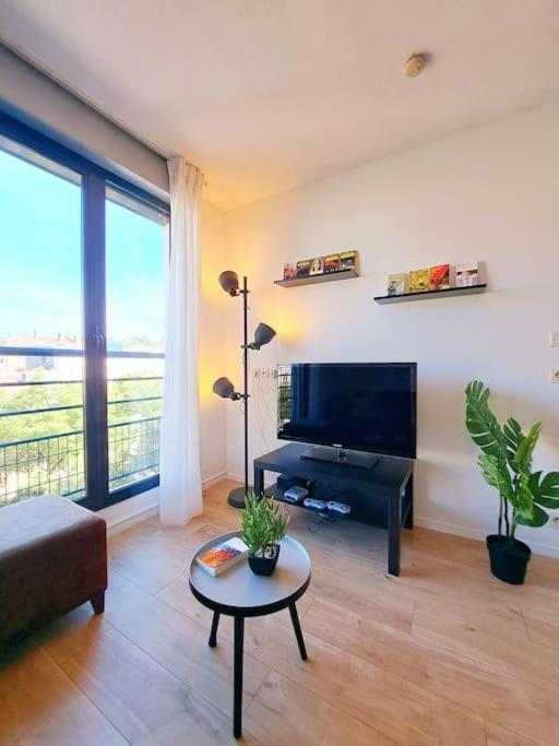 Le Valmy: Appartement Lumineux Au Pied Du Metro Lyon Exterior photo